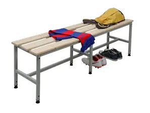 Пейка PMT 150 см - завъртяна надясно, с дрехи върху нея