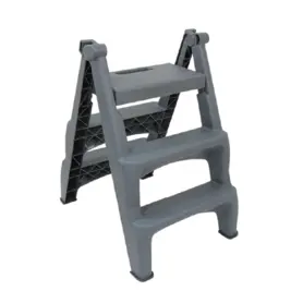 Стълба PVC 3 стъпала - снимана отблизо, сива на цвят